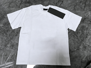 เสื้อยืดโอเวอร์ไซส์แขนสั้นลายกราฟิกสีชมพูและสีดำพิมพ์โลโก้ขนาดใหญ่ ผ้าฝ้าย คุณภาพสูง ผลิตในจีน - Product Image 4