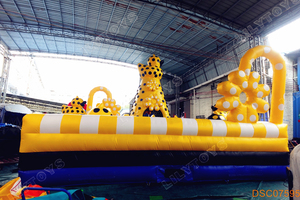 Mur d'escalade jaune gonflable pour des activités d'aventure passionnantes et des loisirs en plein air - Product Image 2