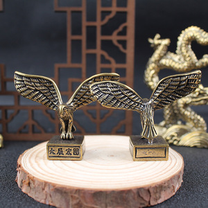 Ornement en laiton en forme d'aigle, 2 pièces, décoration de bureau traditionnelle, cadeau pour la décoration de bureau, thème Grande Ambition - Product Image 3
