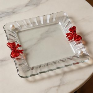 <span class=keywords><strong>Assiette</strong></span> à dessert <span class=keywords><strong>carrée</strong></span> romantique française en verre sans plomb, écologique, avec poignées en ruban rouge, bord ondulé cannelé, faite à la main et soufflée à la bouche - Product Image 1