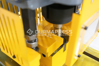 Presse hydraulique Durmapress Q35Y-25 avec moteur principal de 11 kW pour la production en série de connecteurs de machines lourdes