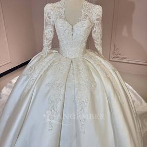 Robes de mariée exclusives en dentelle brodée satinée DW0190, col en V - Product Image 3