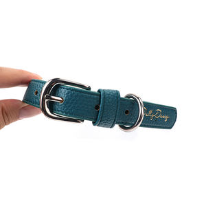 Collar de cuero de perro cómodo de cuero de PU resistente y duradero acolchado de tacto suave confiable de lujo con accesorios de aleación de Zinc dorado - Product Image 3