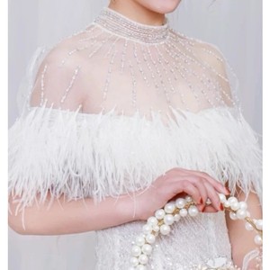 QUEENS GOWN Lace Wedding Top Short Cape Ortrich Feather Accesorios DE BODA Boleros nupciales - Product Image 2
