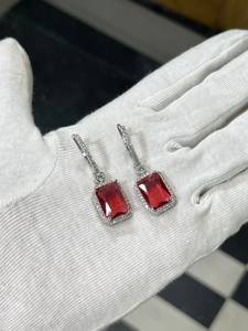 Boucles d'oreilles créoles Bhargavi en laiton avec diamants américains, bijoux de mode indiens tendance pour mariages, vente en gros - Product Image 5