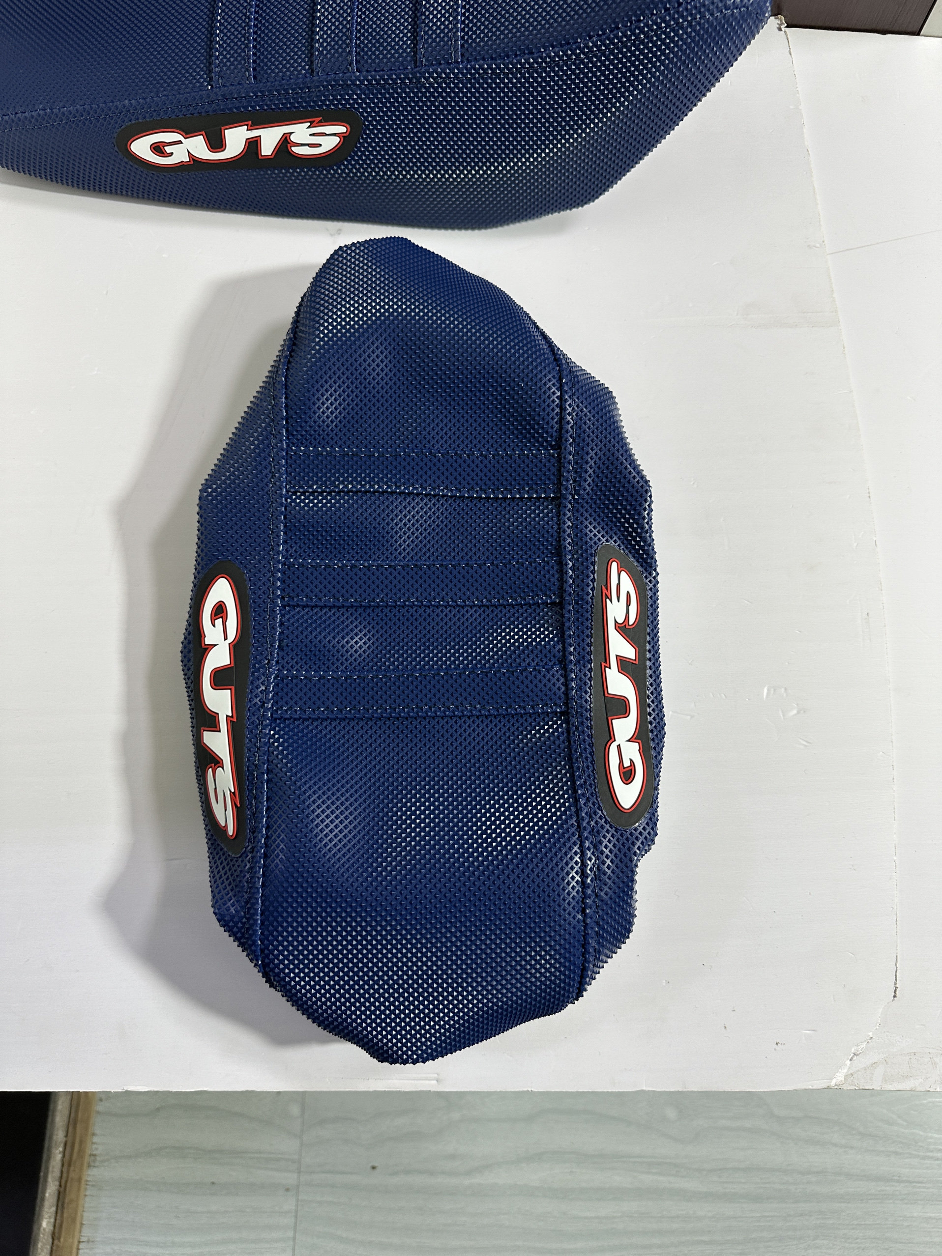 Cuir coussin bleu