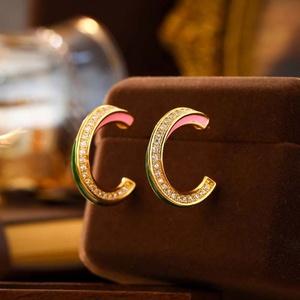 Boucles d'oreilles clous en zircon plaqué or rétro élégantes françaises pour femmes, haut de gamme, nouvelle tendance, double couleur, forme en C, polyvalentes, tendance - Product Image 6