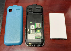 OEM 4 emplacements pour cartes Sim batterie longue durée téléphone portable Odm <span class=keywords><strong>4sim</strong></span> Quad quatre cartes Sim clavier fonctionnalité téléphones mobiles - Product Image 3