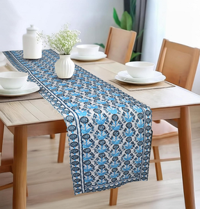 Chemin de table imprimé de qualité supérieure au toucher doux taille 13x72 pouces parfait pour les tables de 4 à 6 places améliorant l'ambiance de la salle à manger - Product Image 1