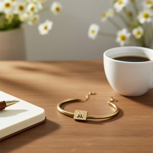 Bracciale Angelina in Acciaio Inossidabile Placcato Oro con Lettera M, Unisex, Regalo alla Moda - Product Image 2