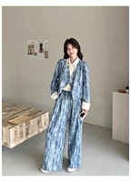Ensemble deux pièces tie-dye bleu style vintage pour femme, nouvelle collection automne 2026, veste à revers effet deux pièces et pantalon large