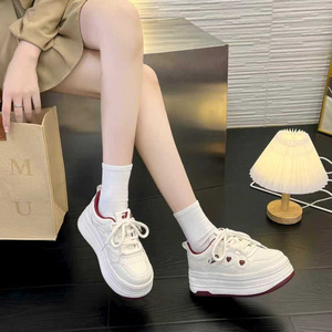 Zapatillas blancas de suela gruesa y suave, estilo casual, diseño ancho, versátiles, ligeras, que aumentan la altura, a la moda. - Product Image 3