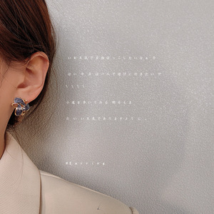 Pendientes de botón geométricos de flor esmaltada para mujer, chapados en <span class=keywords><strong>oro</strong></span> de 14K, chapados en <span class=keywords><strong>plata</strong></span>, 19mm, de moda, joyería de moda al por mayor - Product Image 2