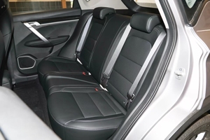 Véhicule à essence Geely Coolray 1.5TD Turbo Superpower, faible consommation de carburant, 5 portes, 5 places, grand espace, SUV familial - Product Image 4