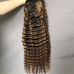 Perruques en gros en cheveux humains, frontales en dentelle 13x4 transparente, pré-épilées, avec mèches marron, ondulations profondes, couleur piano blond miel - Product Image 2