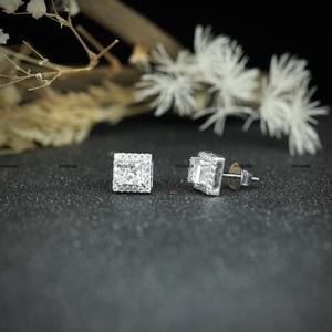 Pendientes de Botón con Halo de Plata de Ley 925 con Moissanita de Corte Brillante Redondo para Hombre y Mujer de Phoenix Enterprise - Product Image 1