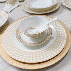 Service de table en porcelaine fine de style européen doré, 41 pièces, avec assiette à fruits exquise - Product Image 3