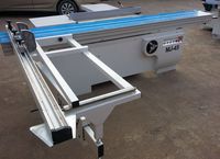 Scie à panneaux verticale pour le découpage du contreplaqué, machine à bois avec table coulissante horizontale, composant moteur 2.2kW, longueur max. 3000mm, biseau 45°