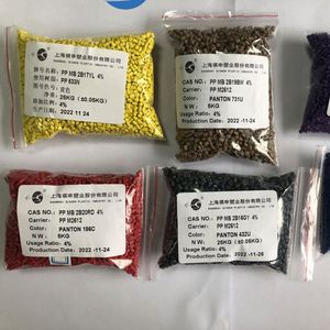 Mélange maître de granulés noirs pigmentés 52% de qualité industrielle pour le pompage du plastique par moulage par injection - Product Image 4