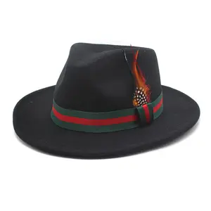 批发2022新款时尚绿色红色条纹丝带羽毛Fadora帽子短边软呢帽男士适合时尚套装