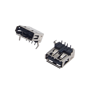 Connecteur USB Type-A femelle anti-poussière, conception à angle droit avec bride renforcée et capuchon de protection, isolateur noir - Product Image 1