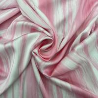 100% Polyester Faux Acétate Satin Populaire Tie-Dye Rayures Tissu Imprimé Rose Bleu pour Coudre Des Robes En Tissu pour Vêtements De Nuit Vêtements
