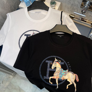 T-shirt a maniche corte girocollo da uomo in stile europeo <span class=keywords><strong>con</strong></span> motivo a cavallo, vestibilità slim, streetwear di alta gamma, realizzata in cotone mercerizzato - Product Image 3