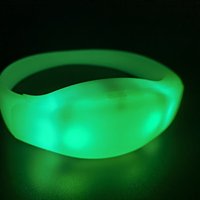 Bracelet LED à changement de couleur, bracelet lumineux avec télécommande pour concert