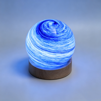Lampe de nuit LED en verre en forme de planète, télécommande RGB, base en bois, lampe de table USB, sphère galaxie, lumière décorative, ornement de chambre à coucher