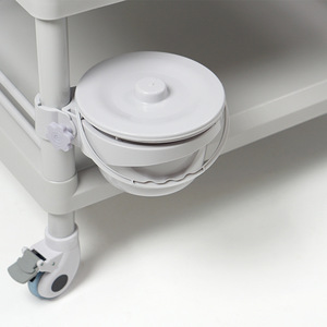 รถเข็นแพทย์พลาสติกสามชั้นพร้อมลิ้นชักและถังสำหรับใช้ในคลินิก - Product Image 2