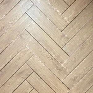 Parquet en chêne contrecollé tropical multicouche embossé, qualité ABC, sans formaldéhyde, système T&G 20 mm, motif chevrons, idéal pour les sites sportifs - Product Image 1
