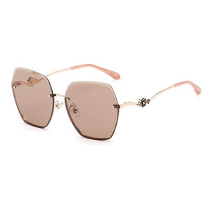Lunettes de soleil élégantes pour femmes, UV400, polarisées, anti-éblouissement, verres TAC, sans monture, biseautées, protection solaire pour la conduite, lunettes de mode - Product Image 1