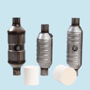 Hoogdebiet katalysator ovaal rond clamshell <span class=keywords><strong>2</strong></span> inch <span class=keywords><strong>2</strong></span>,25 inch <span class=keywords><strong>2</strong></span>,5 inch met O2-poort drieweg universele katalysator - Product Image 1