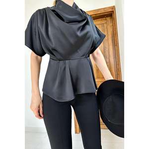 Vêtements européens en gros, chemisiers noirs à col en V - Product Image 2