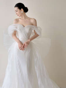 Elegante <span class=keywords><strong>Abito</strong></span> <span class=keywords><strong>da</strong></span> <span class=keywords><strong>Sposa</strong></span> <span class=keywords><strong>a</strong></span> Sirena con Spalle Scoperte, in Organza Plissettata <span class=keywords><strong>a</strong></span> <span class=keywords><strong>Righe</strong></span> Scintillanti, Vestito Nuziale di Lusso - Product Image 4