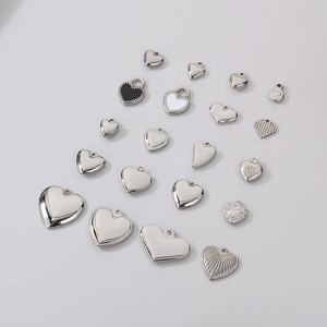 Pendentifs en forme de cœur pour collier et bracelet DIY, disponibles en plusieurs styles, couleurs et tailles |   Acier inoxydable PVD |   Imperméable et hypoallergénique - Product Image 4