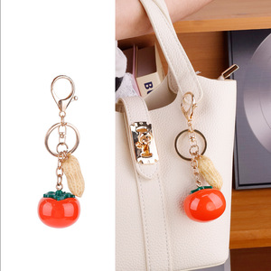 Porte-clés créatif tendance en forme de fruit, effet dégradé, breloque de sac exquise pour femme, décoration suspendue multifonctionnelle et amusante, vente en gros - Product Image 3