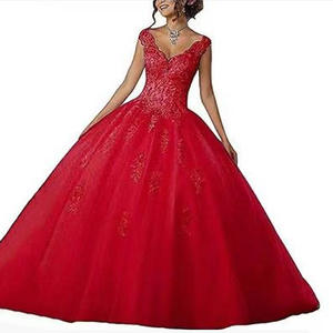 S779 Abito da Quinceañera con Applicazioni di Paillettes Argento Scintillante, Vestito da Ballo con Frange per Festa dei 16 Anni - Product Image 2