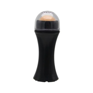 Rouleau absorbant l'excès de sébum en pierre volcanique personnalisé avec logo – Rouleau facial en pierre volcanique naturelle - Product Image 3
