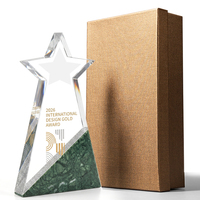 Trophée étoile personnalisé en cristal avec base en marbre vert et plaque gravée pour la reconnaissance des excellents performants d'entreprise