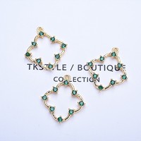 Neues Design Koreanische Version Smaragd Zirkon Anhänger Großhandel Klee geformte Anhänger für Schmuck herstellung Zubehör Spot