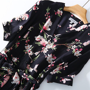 2024 Mới Đến Hoa In Ngắn Tay Áo Phụ Nữ Dài Lụa Váy V Cổ Lụa Dresses Phụ Nữ Phụ Nữ Thanh Lịch - Product Image 3