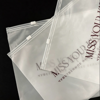 Sacs en plastique PE avec logo personnalisé, pochette à fermeture éclair coulissante, sacs transparents givrés à fermeture éclair pour l'emballage de sous-vêtements, vêtements et accessoires