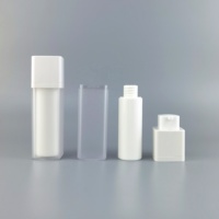 Bouteilles à pompe sans air carrées rechargeables de 15Ml, 30Ml, 50Ml, bouteilles en plastique acrylique de sérum de Lotion Twist Up Airless