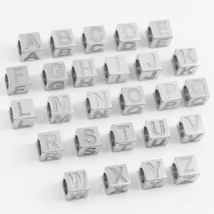 Breloques en acier inoxydable, perles cubiques pour la fabrication de bracelets, combinaison de mots, 26 lettres, breloques d'alphabet, bijoux de bricolage, vente en gros