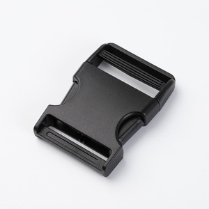 Boucle à dégagement latéral 38 mm en plastique noir durable, accessoire pour sacs à dos - Product Image 2