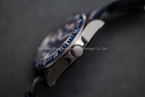 Reloj de Moda para Hombre con Caja de Titanio de 42 mm, Esfera con Indicadores, Correa de Acero Inoxidable, Movimiento Mecánico Automático por ETA - Product Image 4