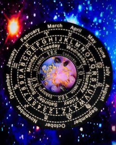 Boîte à musique en résine de guérison, design artistique peint à la main pour les chakras énergétiques et la loi d'attraction - Product Image 6