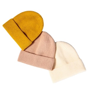 Vente en gros de bonnets tricotés écologiques et durables en polyester recyclé, plastique PET, RPET, acrylique, avec bord côtelé - Product Image 2