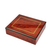Boîte à chocolats en bois plaqué grain brillant, multi-compartiments, doublure en velours, logo personnalisé, charnière métallique pour l'emballage de luxe des friandises du Ramadan et de l'Aïd